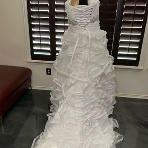 Mint Condition sequins and ruffles wedding dress.